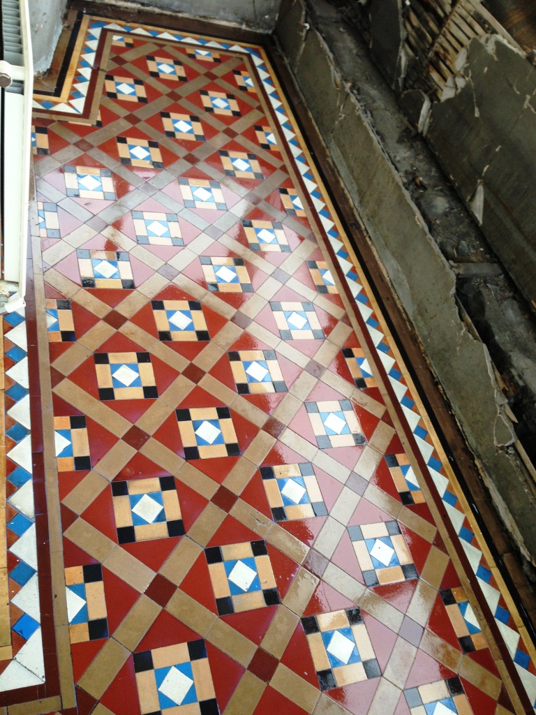 Victorian Tiled floor in Glasgow after cleaning